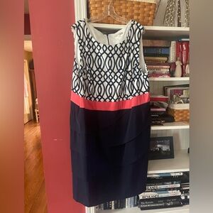 Beautiful sleeveless dress. Size 24W.